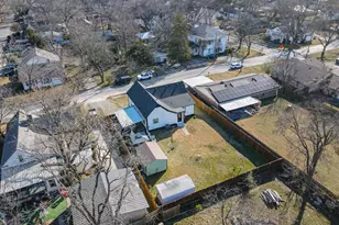 819 Beech St, Bonham, TX 75418 - Photo 32