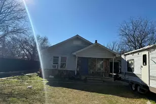 710 Shawnee St, Graham, TX 76450 - Photo 2