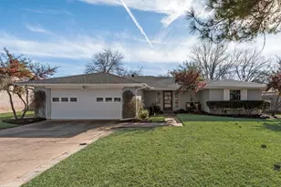 2923 Southridge Dr, Grapevine, TX 76051 - Photo 1