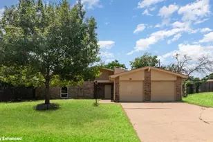 421 Cavender Ct, Hurst, TX 76054 - Photo 2
