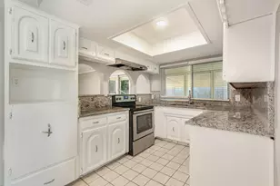 421 Cavender Ct, Hurst, TX 76054 - Photo 8