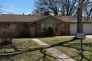 1307 Rock St, Bowie, TX 76230 - Photo 8