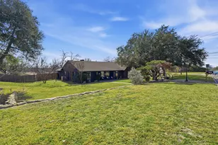 1105 Charles St, Weatherford, TX 76086 - Photo 4