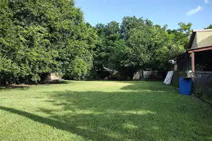 207 Thompson St, Waxahachie, TX 75165 - Photo 2