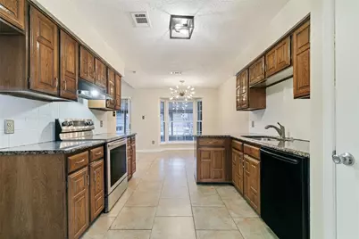 417 Kirby Creek Drive, Grand Prairie, TX 75052 - Photo 12