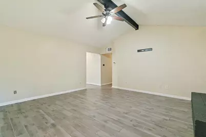 417 Kirby Creek Drive, Grand Prairie, TX 75052 - Photo 10