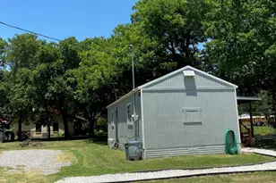 506 S Austin St, Wolfe City, TX 75496 - Photo 12