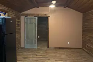 506 S Austin St, Wolfe City, TX 75496 - Photo 6