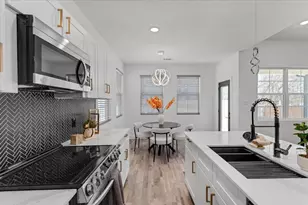 1323 S Montgomery St, Sherman, TX 75090 - Photo 16