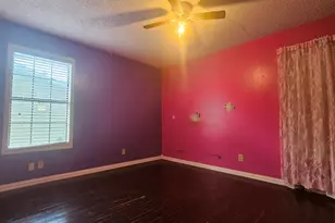 231 Elm St, Hurst, TX 76053 - Photo 8