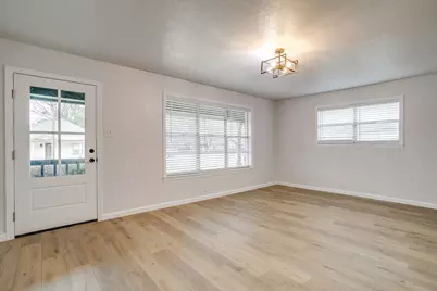 422 W Wilson Street, Cleburne, TX 76033 - Photo 10