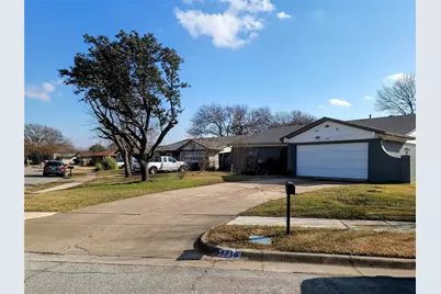 1716 Yorktown Drive, Arlington, TX 76014 - Photo 2
