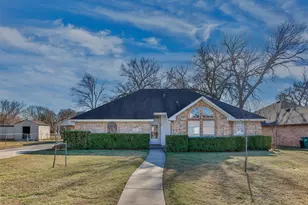 1716 Windsor Dr, Gainesville, TX 76240 - Photo 1