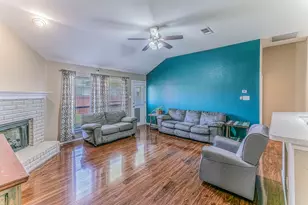 812 Passive Dr, Cedar Hill, TX 75104 - Photo 2