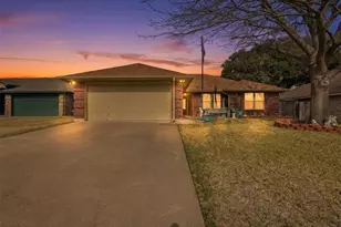 725 Windridge Ln, Burleson, TX 76028 - Photo 1