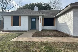 8221 Lesley Ln, Watauga, TX 76148 - Photo 2