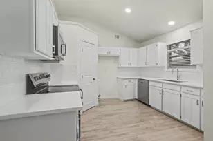 8221 Lesley Ln, Watauga, TX 76148 - Photo 16