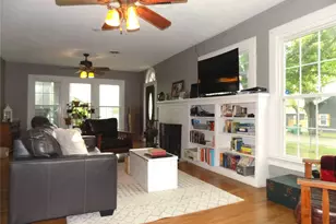 410 S Mill St, Bowie, TX 76230 - Photo 4