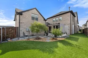1429 Cypress Thorn Dr, Arlington, TX 76005 - Photo 2