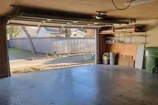 516 Clover Ln, Garland, TX 75043 - Photo 14