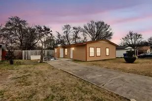 219 Loma Dr, Garland, TX 75040 - Photo 1
