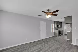 219 Loma Dr, Garland, TX 75040 - Photo 4