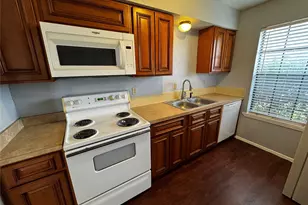 2414 W Northgate Dr, Irving, TX 75062 - Photo 6