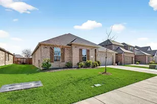 717 Lake Cove Dr, Little Elm, TX 75068 - Photo 2