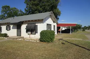 402 N 3rd St, Crowell, TX 79227 - Photo 2