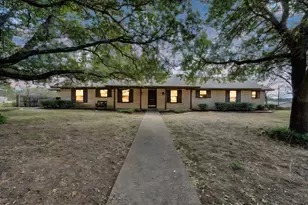 100 Delmore Dr, Hillsboro, TX 76645 - Photo 2