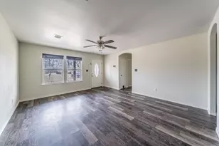 813 Jones St, Greenville, TX 75401 - Photo 4