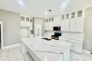 504 Paradise St, Fort Worth, TX 76111 - Photo 4