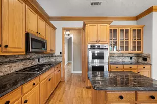 901 Walnut Falls Cir, Mansfield, TX 76063 - Photo 10