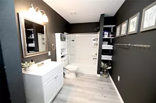 212 E Clay St, Bowie, TX 76230 - Photo 12