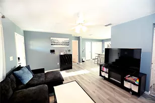 212 E Clay St, Bowie, TX 76230 - Photo 6