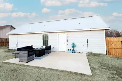 212 E Clay Street, Bowie, TX 76230 - Photo 22