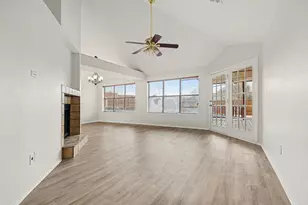 1622 Autumn Breeze Ln, Lewisville, TX 75077 - Photo 2