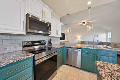 10329 Kingspoint Boulevard, Fort Worth, TX 76140 - Photo 12