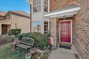 1113 Highland Station Dr, Saginaw, TX 76131 - Photo 2