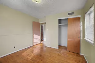 1921 Meadow Ln, Arlington, TX 76010 - Photo 22