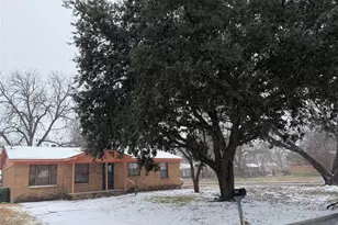 1921 Meadow Ln, Arlington, TX 76010 - Photo 2