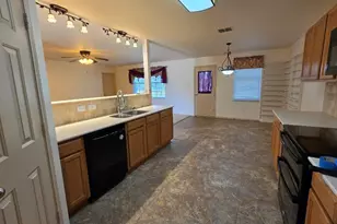 1428 Erin Dr, Burleson, TX 76028 - Photo 4