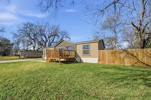 1618 Lands End St, Granbury, TX 76048 - Photo 4