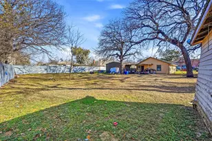 2113 Harris Ln, Haltom City, TX 76117 - Photo 4