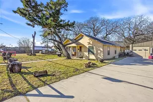 2113 Harris Ln, Haltom City, TX 76117 - Photo 2