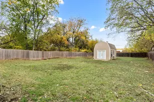 615 Circle Dr, Arlington, TX 76010 - Photo 28