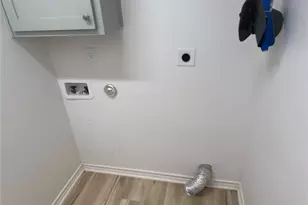 201 E 6th St, McGregor, TX 76657 - Photo 6