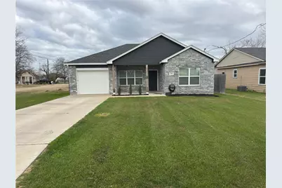 201 E 6th Street, McGregor, TX 76657 - Photo 1