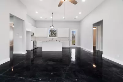 535 E Fairview St, Blossom, TX 75416 - Photo 6