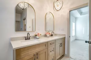 725 Haynie Dr, Runaway Bay, TX 76426 - Photo 4